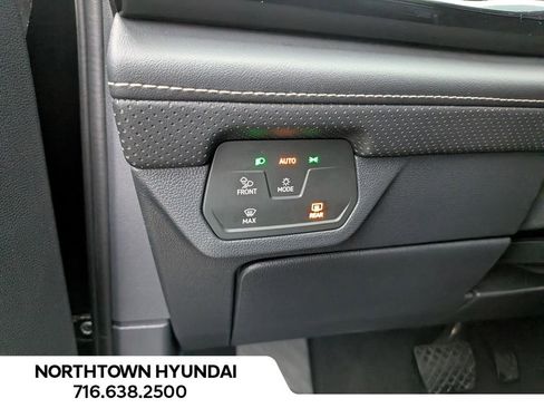 Used 2024 Volkswagen Atlas SE image 28