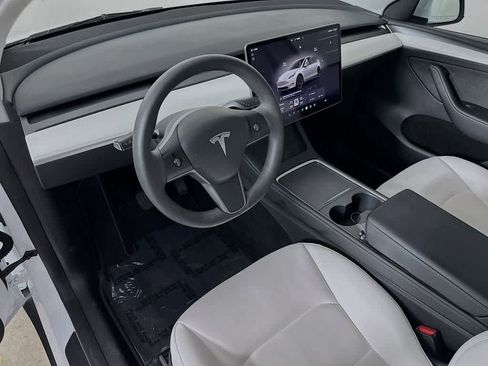 Used 2023 Tesla Model Y Long Range AWD/4WD image 2