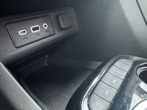 Used 2022 Buick Encore GX Preferred w/ Cold Weather Comfort Package image 24