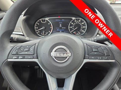 Used 2025 Nissan Altima 2.5 SV FWD image 24