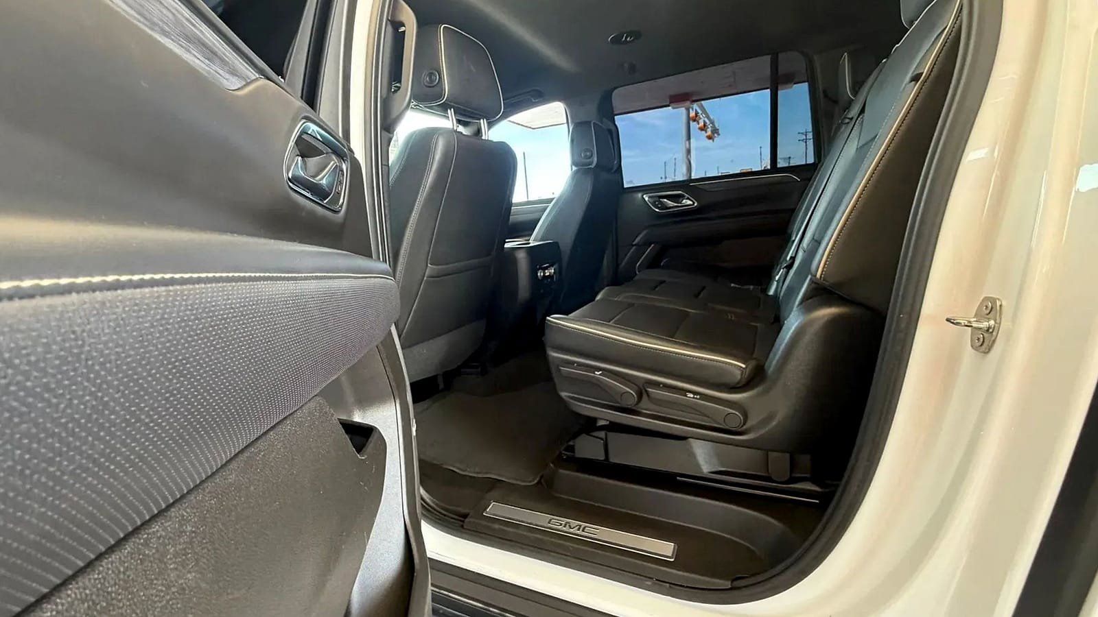 Used 2021 GMC Yukon XL SLT RWD image 28