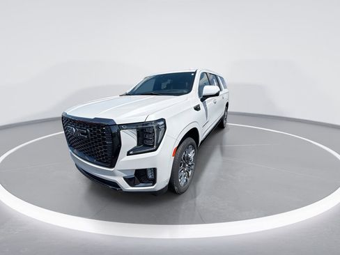Used 2023 GMC Yukon XL Denali Ultimate AWD/4WD image 4