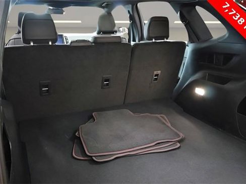 Used 2022 Ford Edge ST-Line image 16