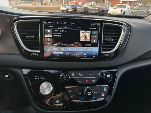 New 2026 Chrysler Voyager LX image 21