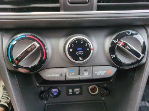 Used 2020 Hyundai Kona SE FWD image 28
