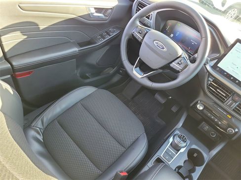 Used 2025 Ford Escape Base w/ Class II Trailer Tow Package image 16