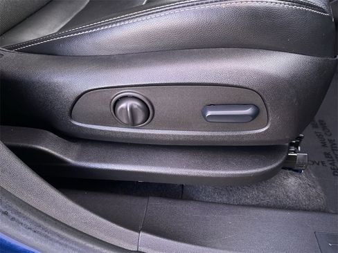 Used 2023 GMC Terrain SLT image 42