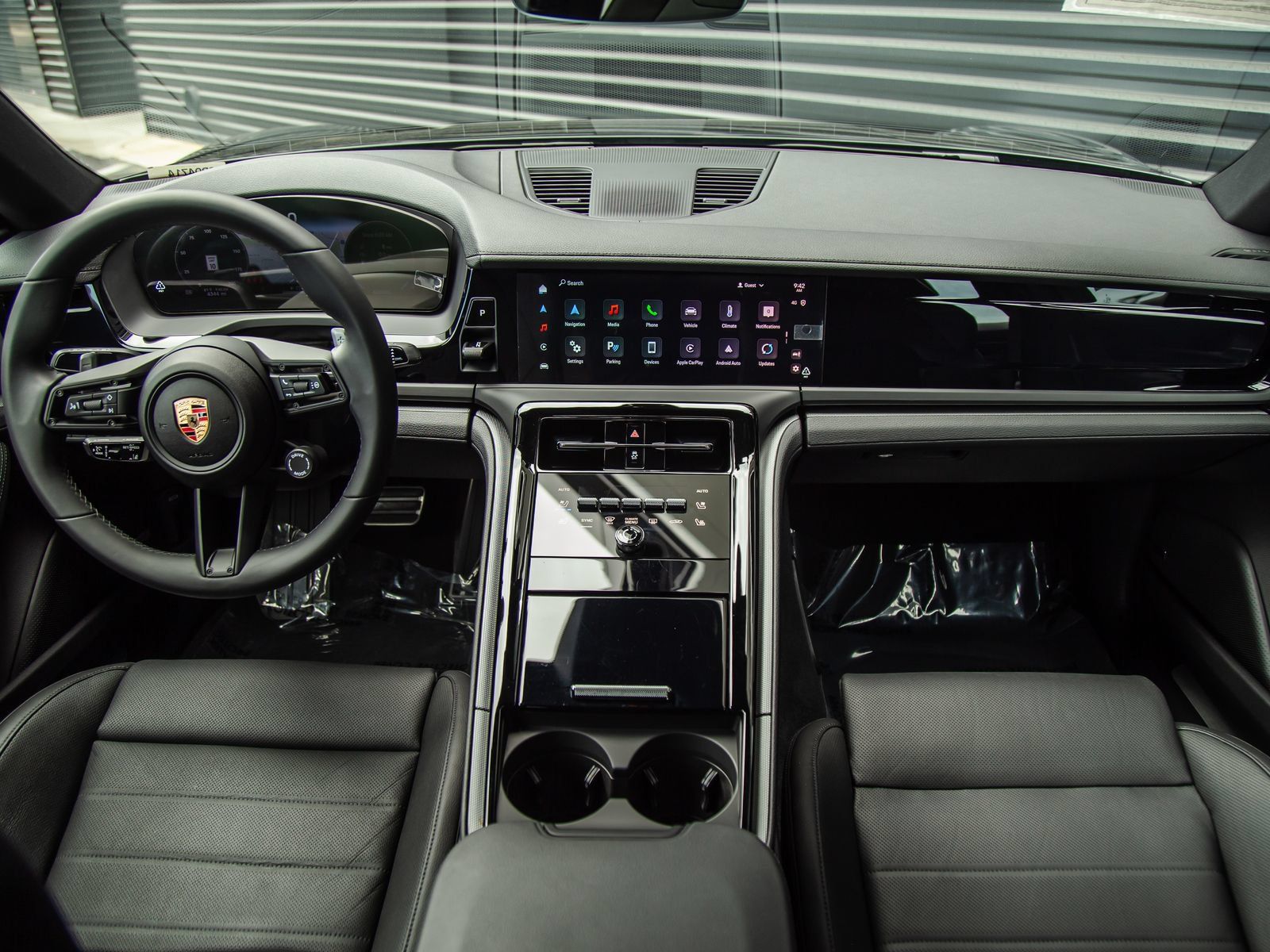 Certified 2025 Porsche Panamera RWD image 21