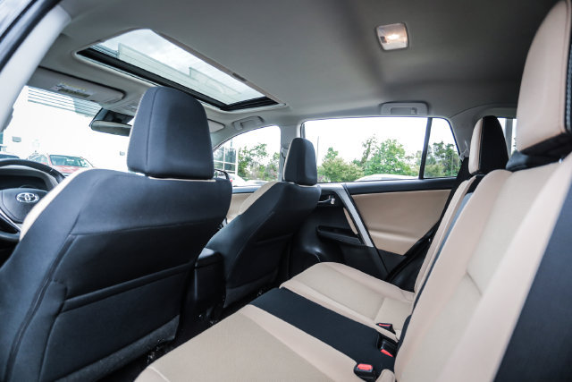 Used 2017 Toyota RAV4 XLE AWD/4WD image 56