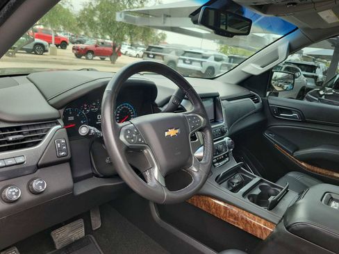 Used 2018 Chevrolet Suburban Premier AWD/4WD image 10