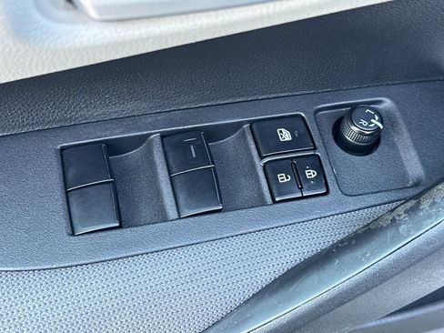 Used 2020 Toyota Corolla LE FWD image 11