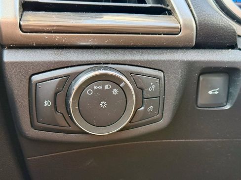 Used 2017 Ford Fusion SE w/ Fusion SE Technology Package FWD image 21