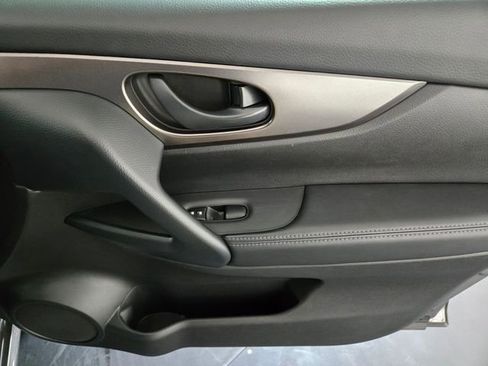 Used 2022 Nissan Rogue Sport S image 24