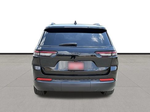 Used 2023 Jeep Grand Cherokee L Laredo RWD image 6