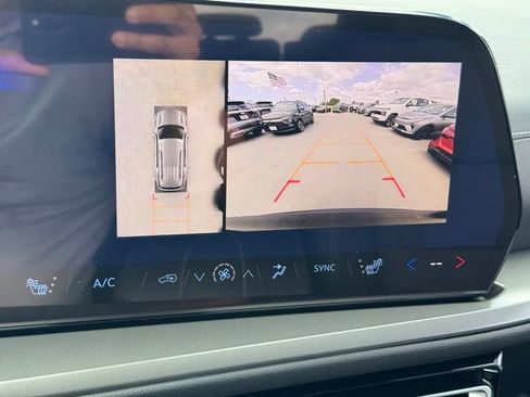 New 2026 Chevrolet Traverse LT w/ Driver Confidence Package FWD image 18