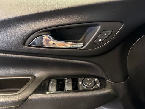 Used 2023 Chevrolet Equinox Premier FWD image 19
