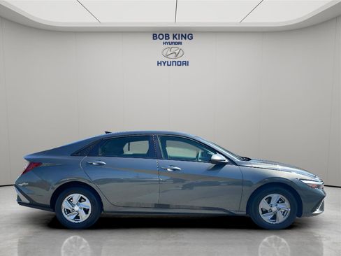 New 2026 Hyundai Elantra SE FWD image 6