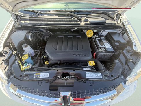 Used 2020 Dodge Grand Caravan SXT FWD image 16