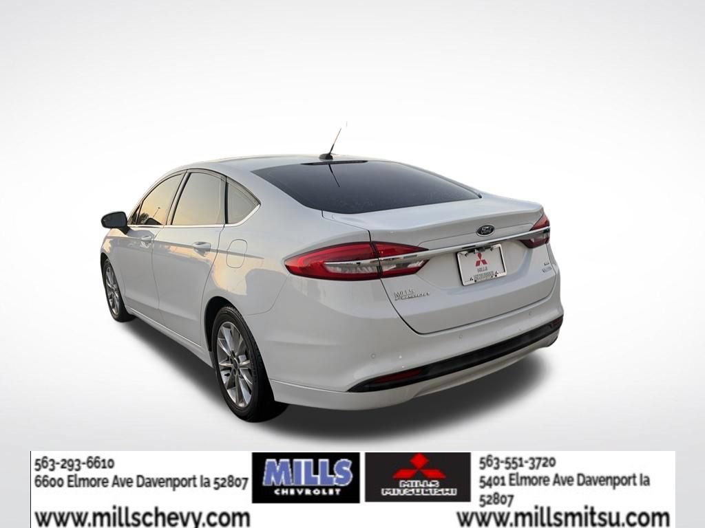Used 2017 Ford Fusion SE w/ Fusion SE Technology Package FWD image 3