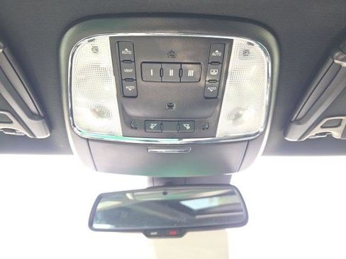 Certified 2023 Chrysler 300 C RWD image 25
