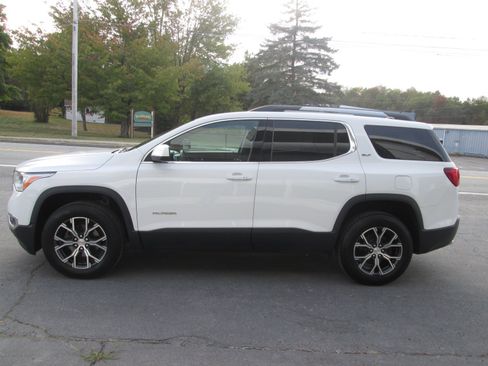 Used 2018 GMC Acadia SLT image 2
