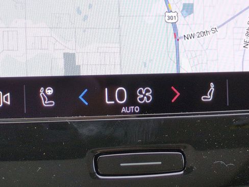 New 2025 Volvo XC40 B5 Plus w/ Protection Package Premier image 22