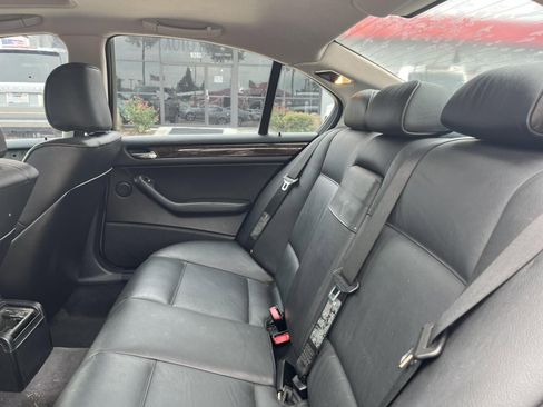 Used 2004 BMW 325i Sedan RWD image 22