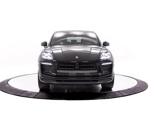 Certified 2026 Porsche Macan AWD/4WD image 10