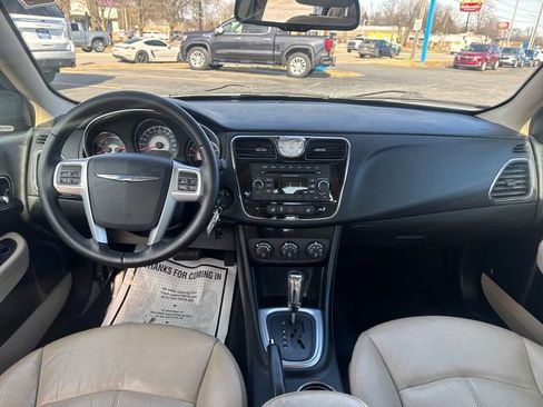 Used 2013 Chrysler 200 Limited image 17