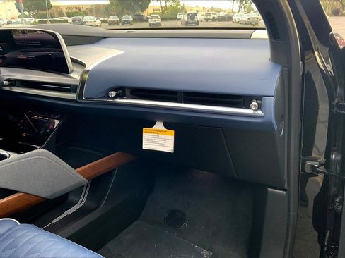 New 2026 Cadillac Vistiq Premium Luxury image 33