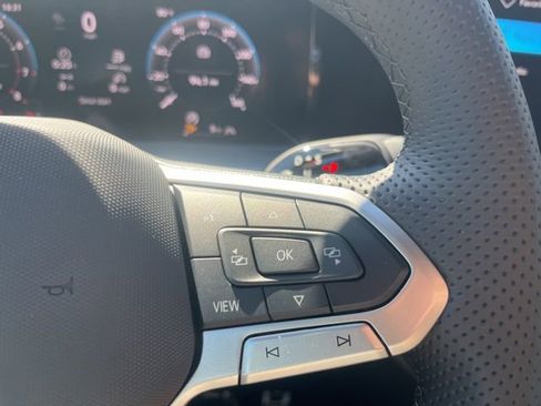New 2026 Volkswagen Tiguan SE R-Line AWD/4WD image 9