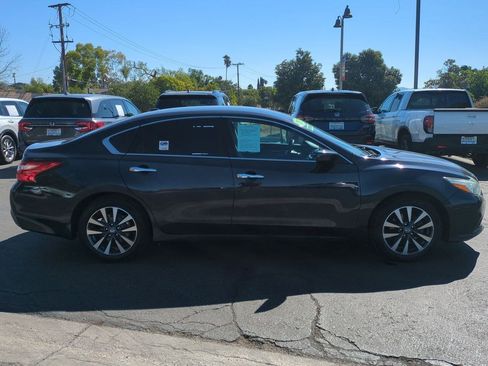 Used 2017 Nissan Altima 2.5 SV image 5