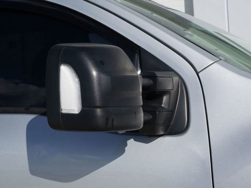 Used 2018 Nissan Titan SV w/ SV Convenience Package image 20