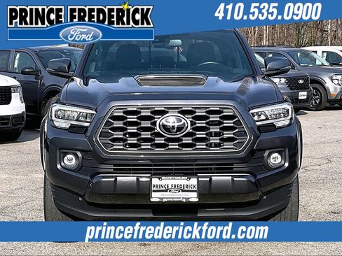 Used 2022 Toyota Tacoma TRD Sport w/ Technology Package image 2