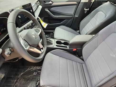 New 2026 Volkswagen Jetta SE FWD image 4
