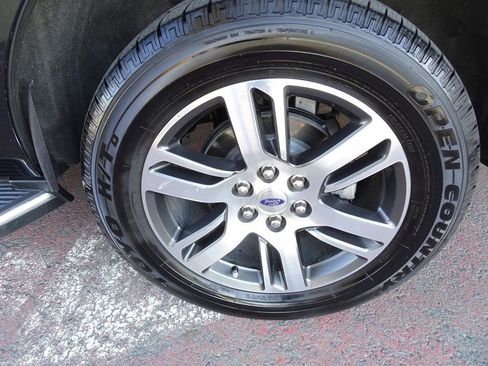 Used 2023 Ford Expedition Limited image 25