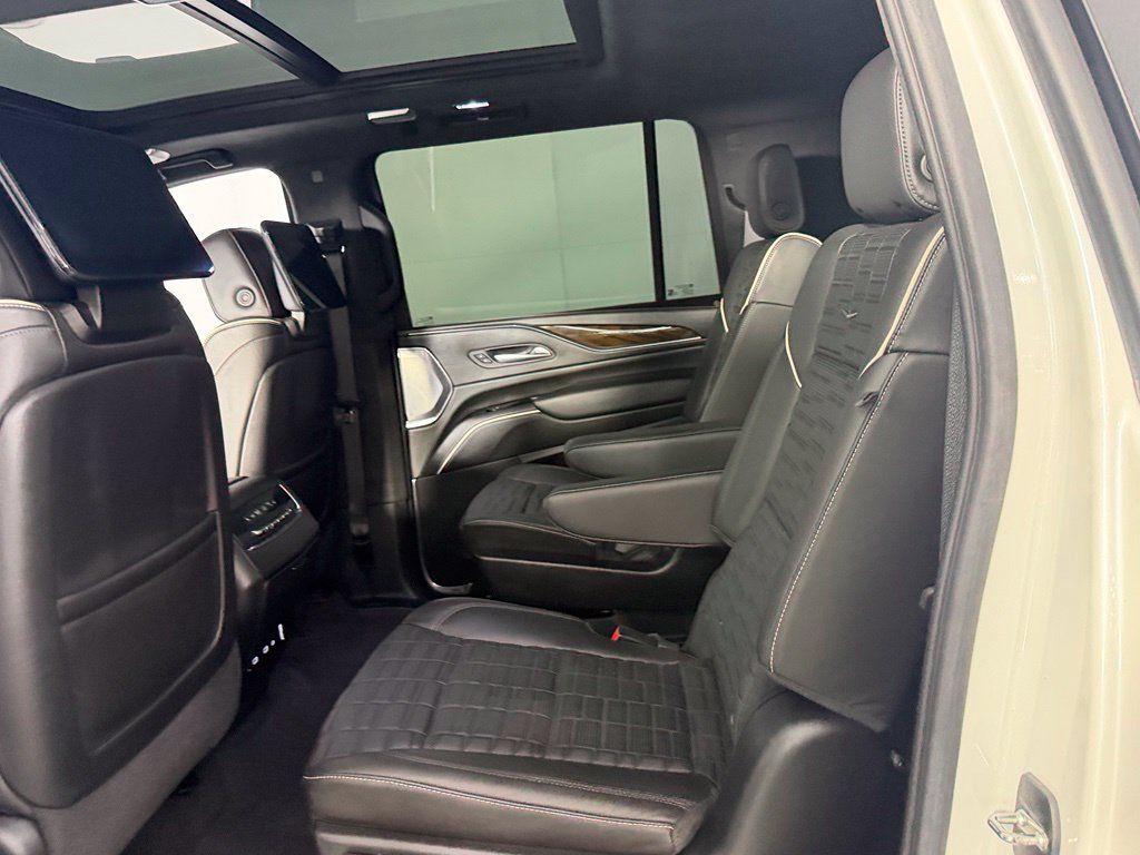 Used 2024 Cadillac Escalade ESV Sport Platinum w/ LPO, ONYX Package AWD/4WD image 22