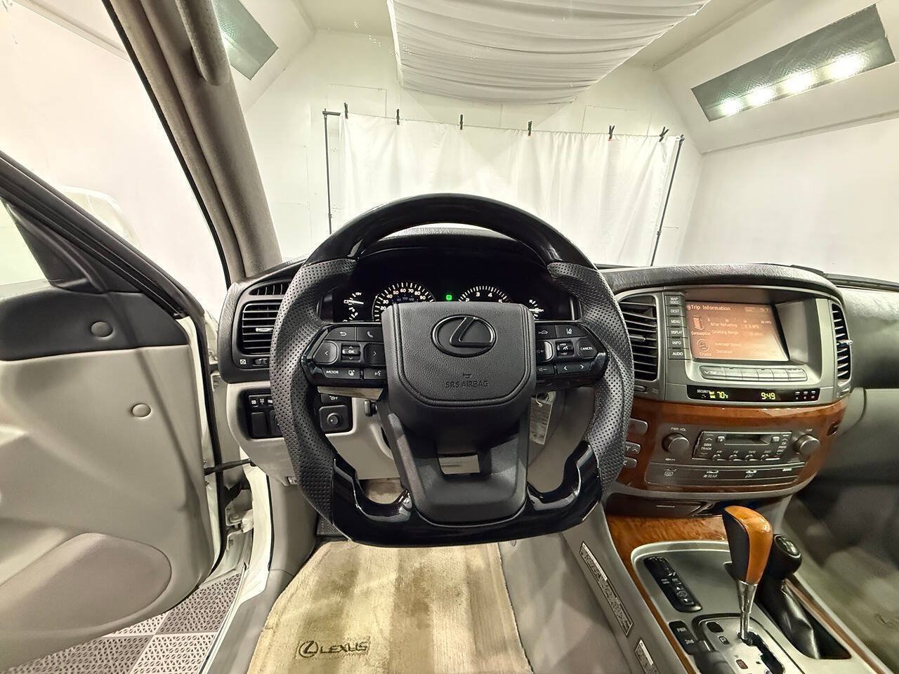 Used 2004 Lexus LX 470 4WD image 14