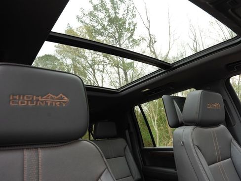 Used 2025 Chevrolet Suburban High Country image 20