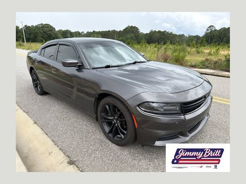 Used 2019 Dodge Charger SXT RWD image 1