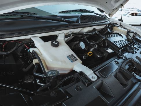 Used 2016 Chevrolet Express 3500 Extended image 25