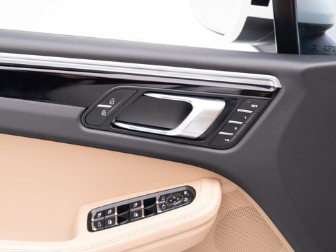 Certified 2021 Porsche Macan S image 21