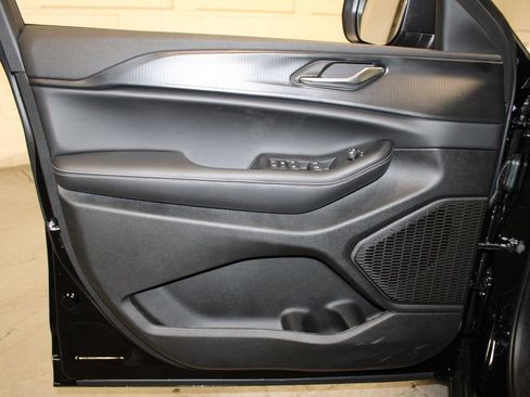 New 2025 Jeep Grand Cherokee Laredo w/ Luxury Tech Group I image 24