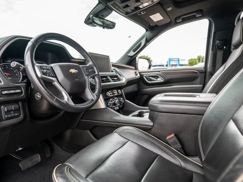 Used 2021 Chevrolet Tahoe Premier w/ Premium Package AWD/4WD image 4