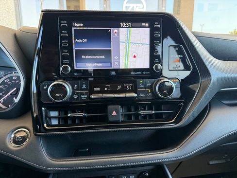 Used 2022 Toyota Highlander XSE FWD image 12