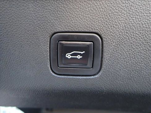 Used 2022 Cadillac Escalade ESV Luxury image 9