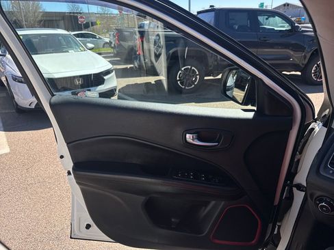 Used 2019 Jeep Compass Trailhawk AWD/4WD image 30