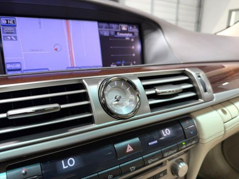 Used 2013 Lexus LS 460 w/ Ultra Luxury Pkg RWD image 31