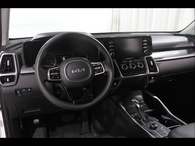 Used 2023 Kia Sorento LX AWD/4WD image 6