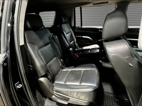 Used 2020 Chevrolet Suburban Premier AWD/4WD image 24